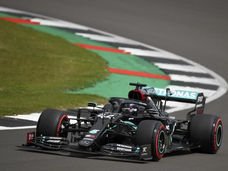 Lewis Hamilton stellte einen neuen Streckenrekord in Silverstone auf. Foto: Bryn Lennon/Pool'Getty/ AP/dpa