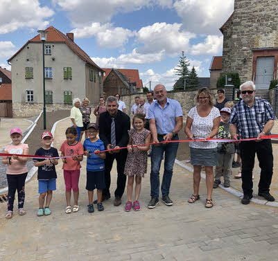 Feierliche Übergabe des Kirchplatzes in Oechlitz