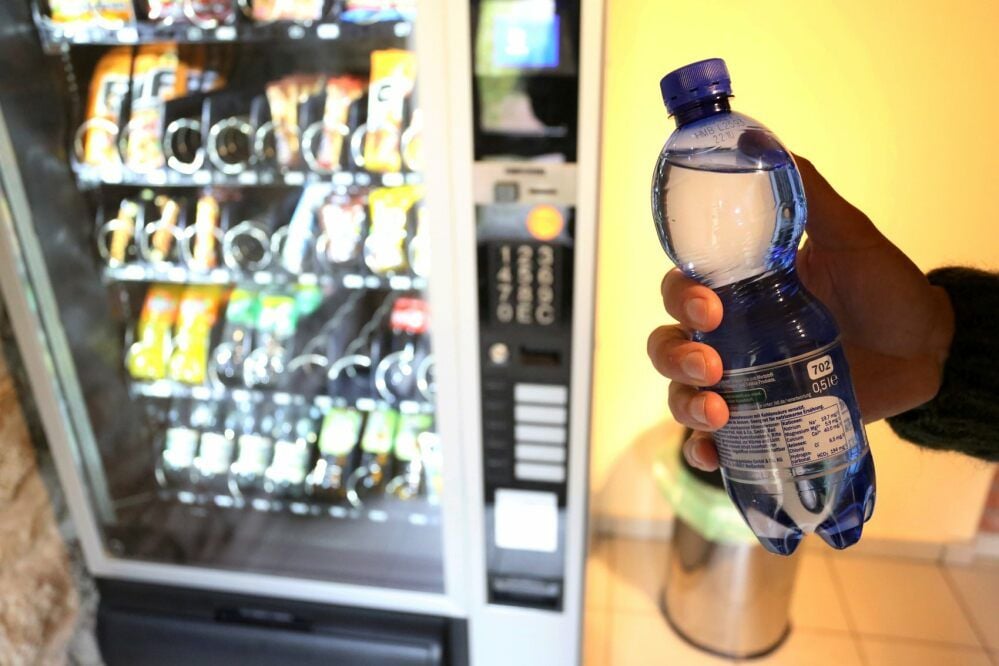 Ein Getränkeautomat soll auch dann für eine Versorgung dienen, wenn die Gastronomie geschlossen hat.