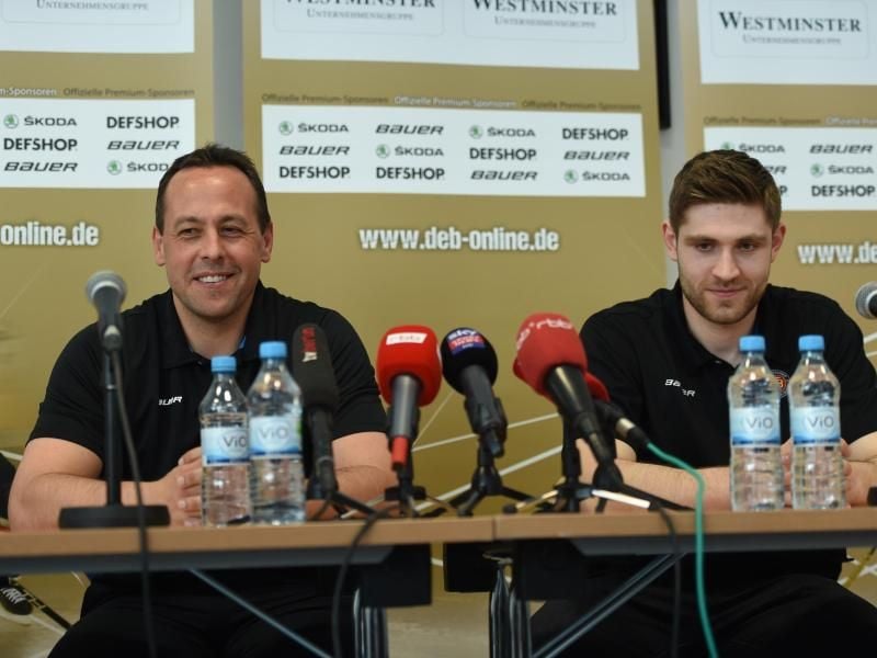 NHL-Star Leon Draisaitl (r) und Ex-Bundestrainer Marco Sturm. Foto: Arne Bänsch