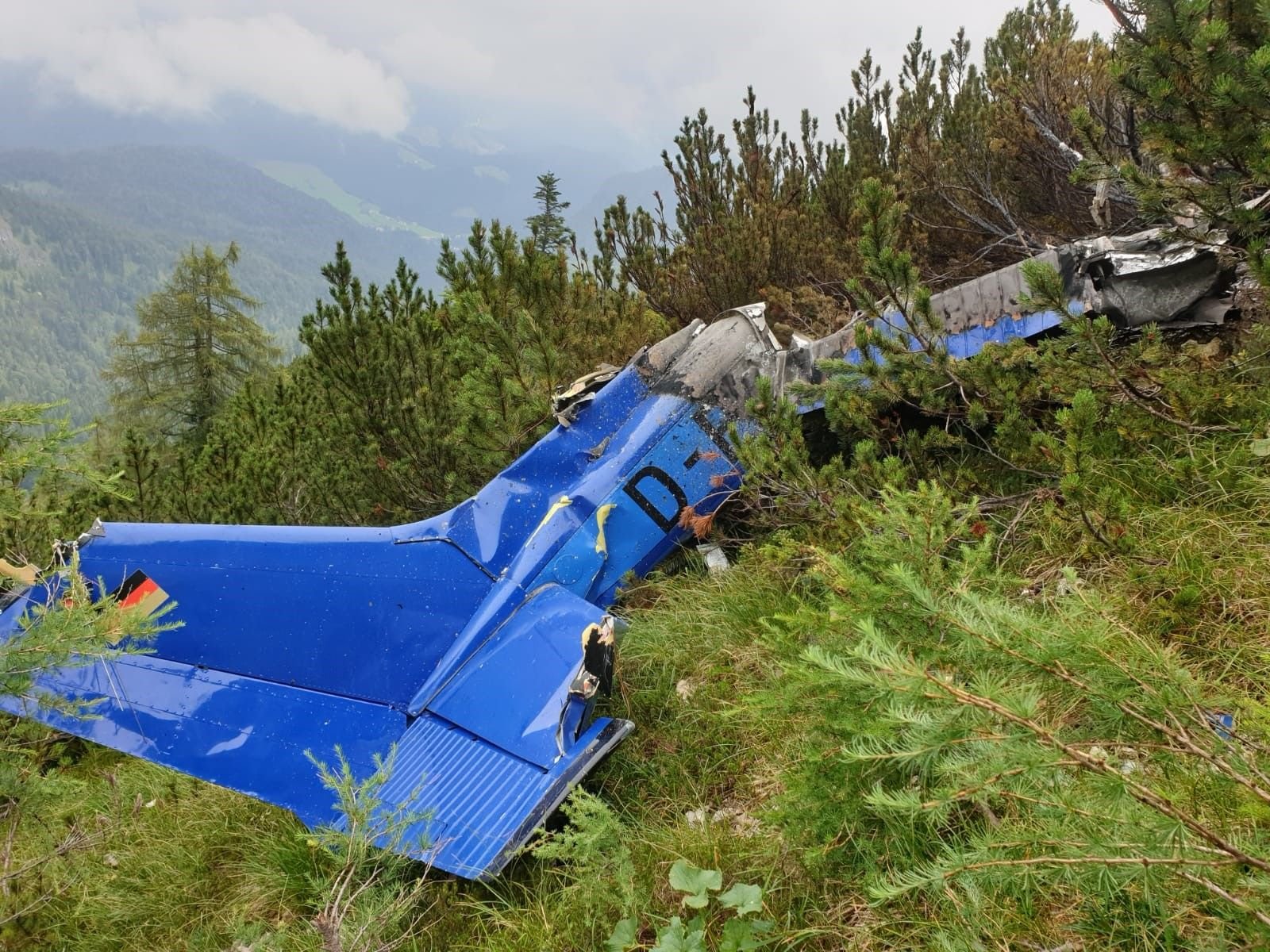 Das Flugzeug war am Donnerstag von Tirol nach Salzburg unterwegs gewesen, als es vom Radar der deutschen Flugsicherung verschwand.