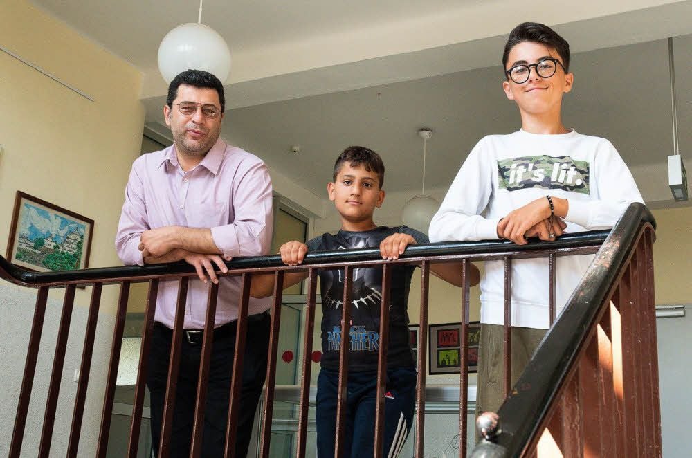 Bilal Tinawy soll als Integrationsbeauftragter auch Mahmoud und Walid (v.l.) helfen.