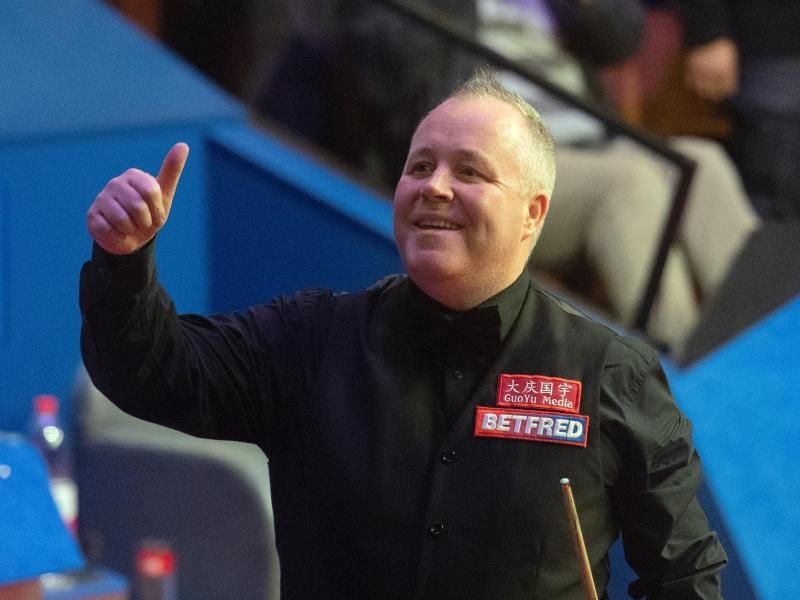 Der Schotte John Higgins zeigt nach seinem Sieg im Halbfinale mit einem Daumen nach oben. Foto: Dave Howarth/PA Wire