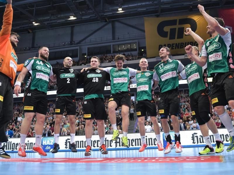 Die Handballer der TSV Hannover-Burgdorf spekulieren auf den erstmaligen Gewinn des DHB-Pokals. Foto: Silas Stein