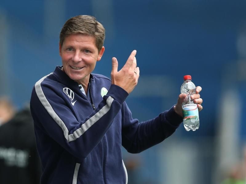 Wolfsburgs Trainer Oliver Glasner will mit seinem Team in die Europa League einziehen. Foto: Ronny Hartmann/dpa-Zentralbild/dpa