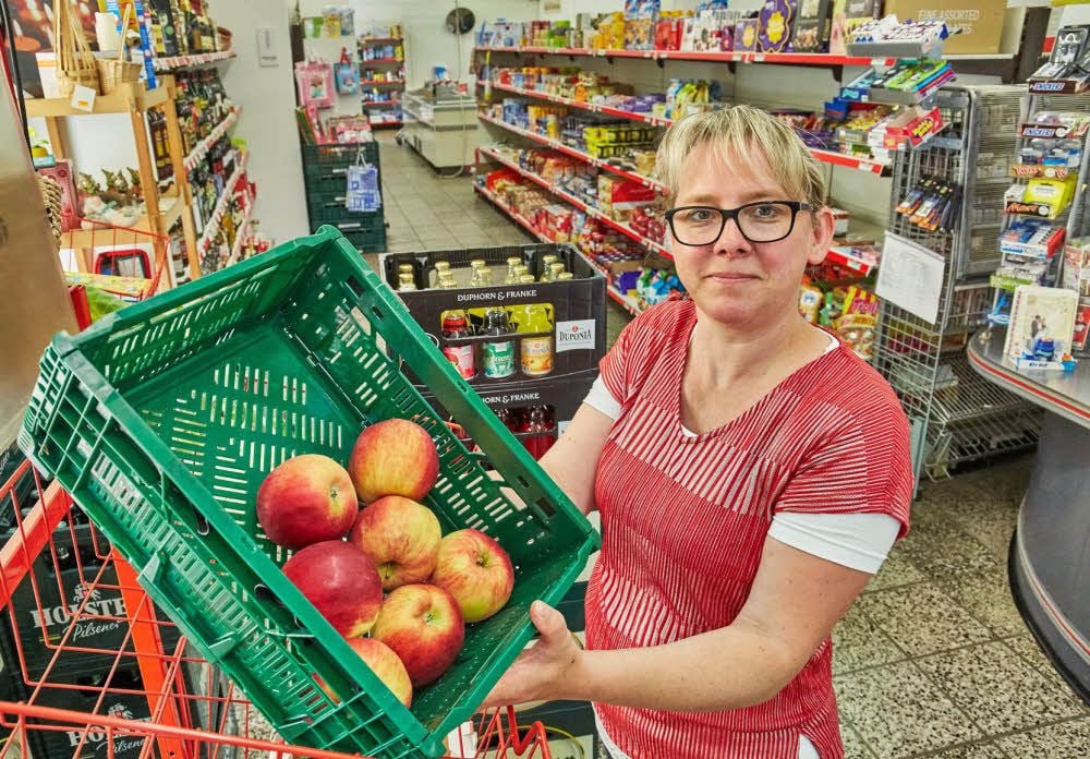 Die aus Baden-Württemberg stammende Tanja Fahland arbeitet als Verkäuferin im Konsum in Neugattersleben.