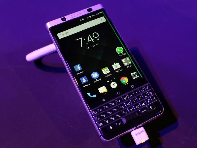 Das neue Mobiltelefon KEYone von BlackBerry. Foto: Manu Fernandez