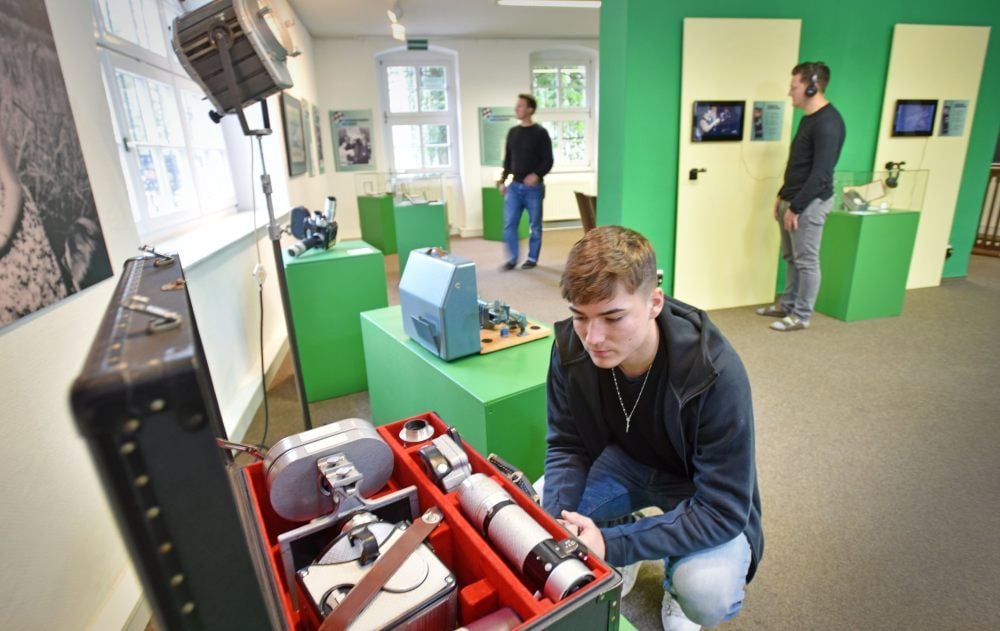 Gut erhaltene Filmtechnik, historische Aufnahmen der Amateurfilmer und viele Informationen bietet die Schau des Kreismuseums.