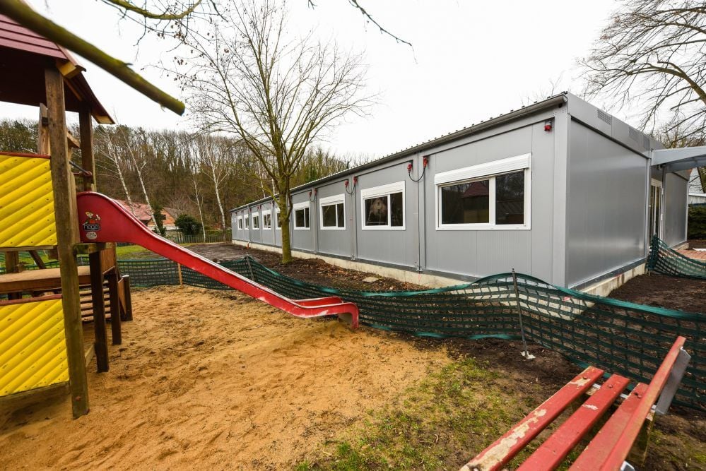 Ein Container mit sechs Klassenzimmern und Sanitäranlagen schafft den benötigten Platz in der Förderschule in Mücheln.