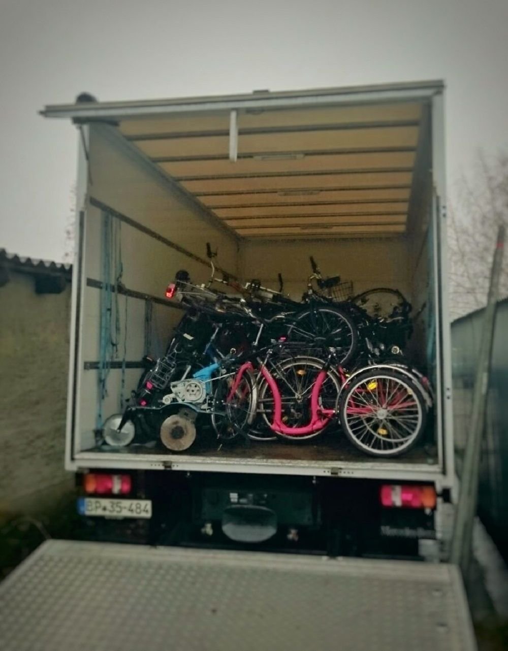 Die Polizei stellte zahlreiche gestohlene Fahrräder sicher.