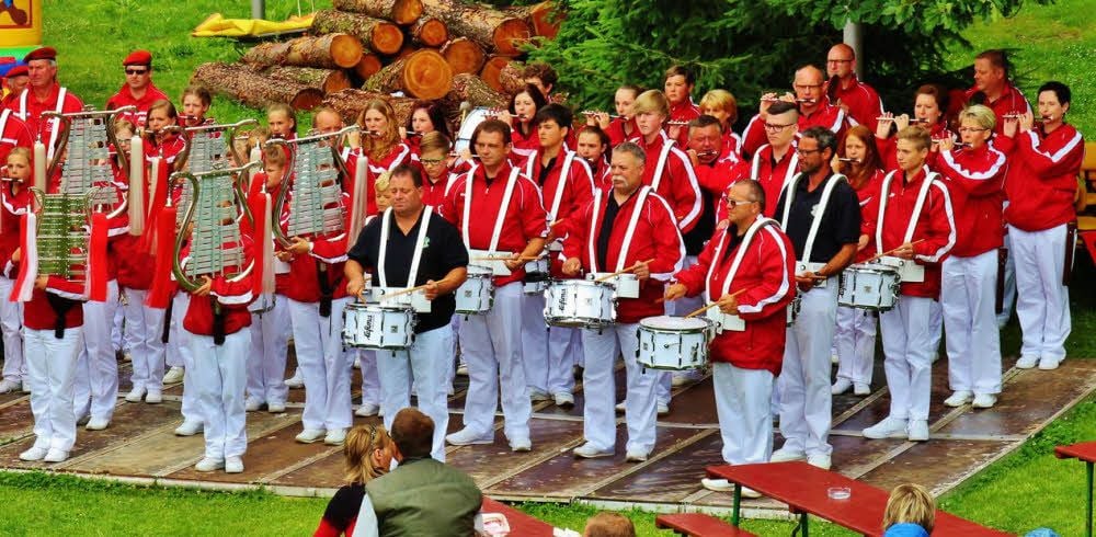 Der Ziegelröder Spielmannszug gab bei seiner Jubiläumsfeier Kostproben seines Könnens.