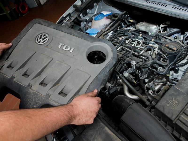 Vom Abgas-Skandal betroffener 2.0l TDI Dieselmotor vom Typ EA189. Die FDP verlangt von der Bundesregierung unverzüglich die Rahmenbedingungen für Hardware-Nachrüstungen zu schaffen. Foto: Julian Stratenschulte