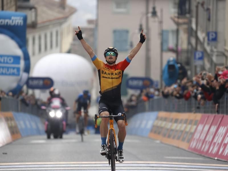 Jan Tratnik hat sich überraschend den Sieg auf der 16. Giro-Etappe geholt. Foto: Yuzuru Sunada/BELGA/dpa