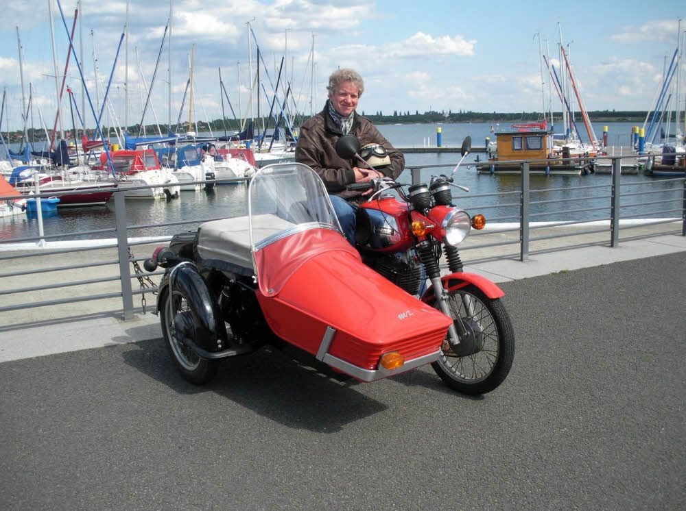 Frank Rönicke gibt gern mal Gas mit made in DDR. Eines seiner Lieblingsausflugsziele ist der Goitzschesee.