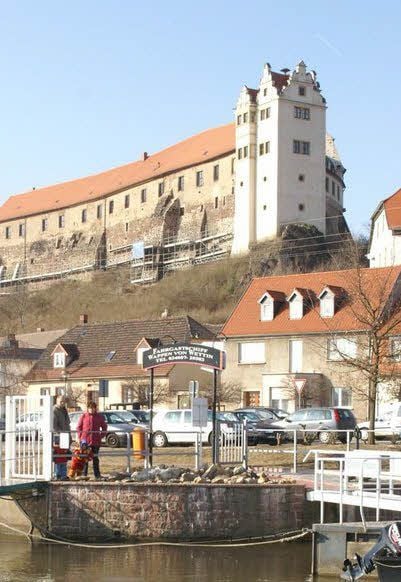 Die Burg war der Stammsitz des Adelsgeschlechts der Wettiner, von dem auch die britische Königin Elisabeth II. abstammt.