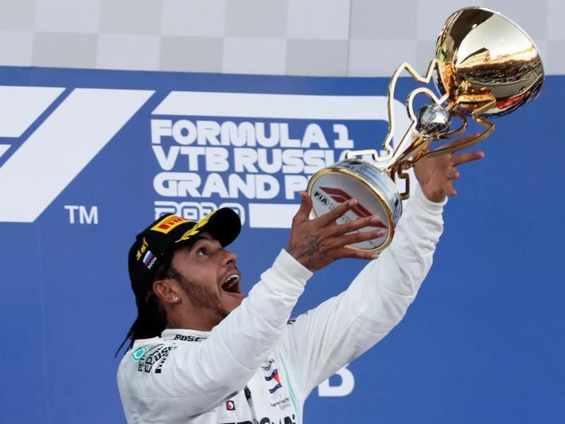 Im Sotschi-Autodrom Favorit: WM-Spitzenreiter Hamilton feierte 2019 schon einen Sieg in Russland. Foto: Luca Bruno/AP/dpa