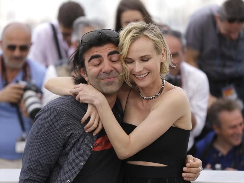 Der Regisseur Fatih Akin (l) und die Schauspielerin Diane Kruger sind ganz dicke. Foto: Alastair Grant