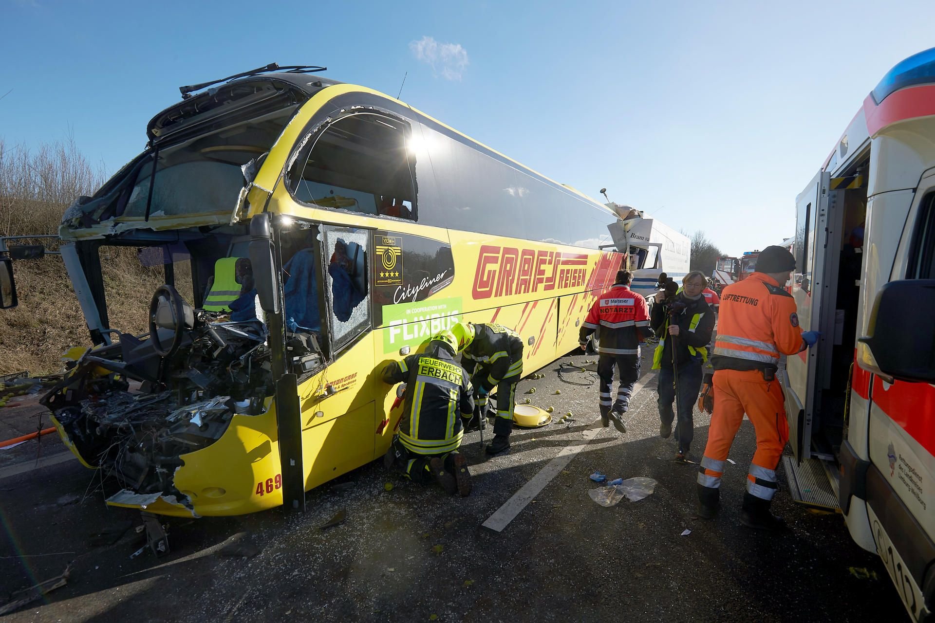 Der Busfahrer kam bei dem schweren Unfall auf der A3 ums Leben.
