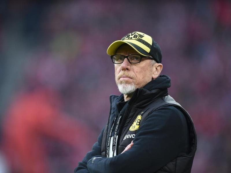 Hat mit seinem Team das 0:6 in München im Rücken: BVB-Coach Peter Stöger. Foto: Andreas Gebert