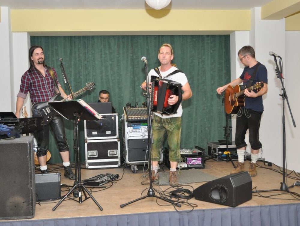 „De Erbschleicher“ aus Sachsen haben den musikalischen Teil übernommen.