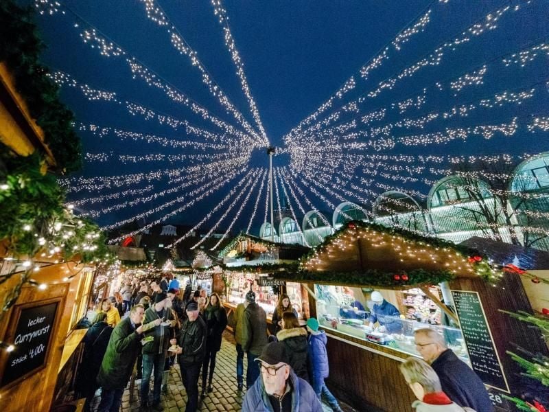 Der traditionelle Weihnachtsmarkt in Lübeck 2016. Foto: Markus Scholz/Archiv