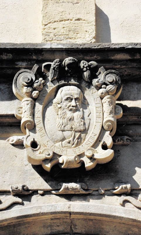 Ein Porträt Nickel Hoffmanns ist am Stadtgottesacker zu sehen. Man vermutet, dass er auch hier begraben ist, doch das ist nicht belegt.
