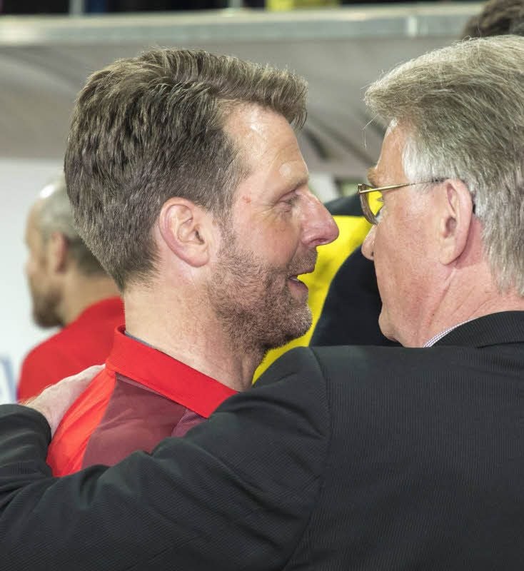 Muss Präsident Michael Schädlich (r.) Trainer Rico Schmitt um Geduld bitten?