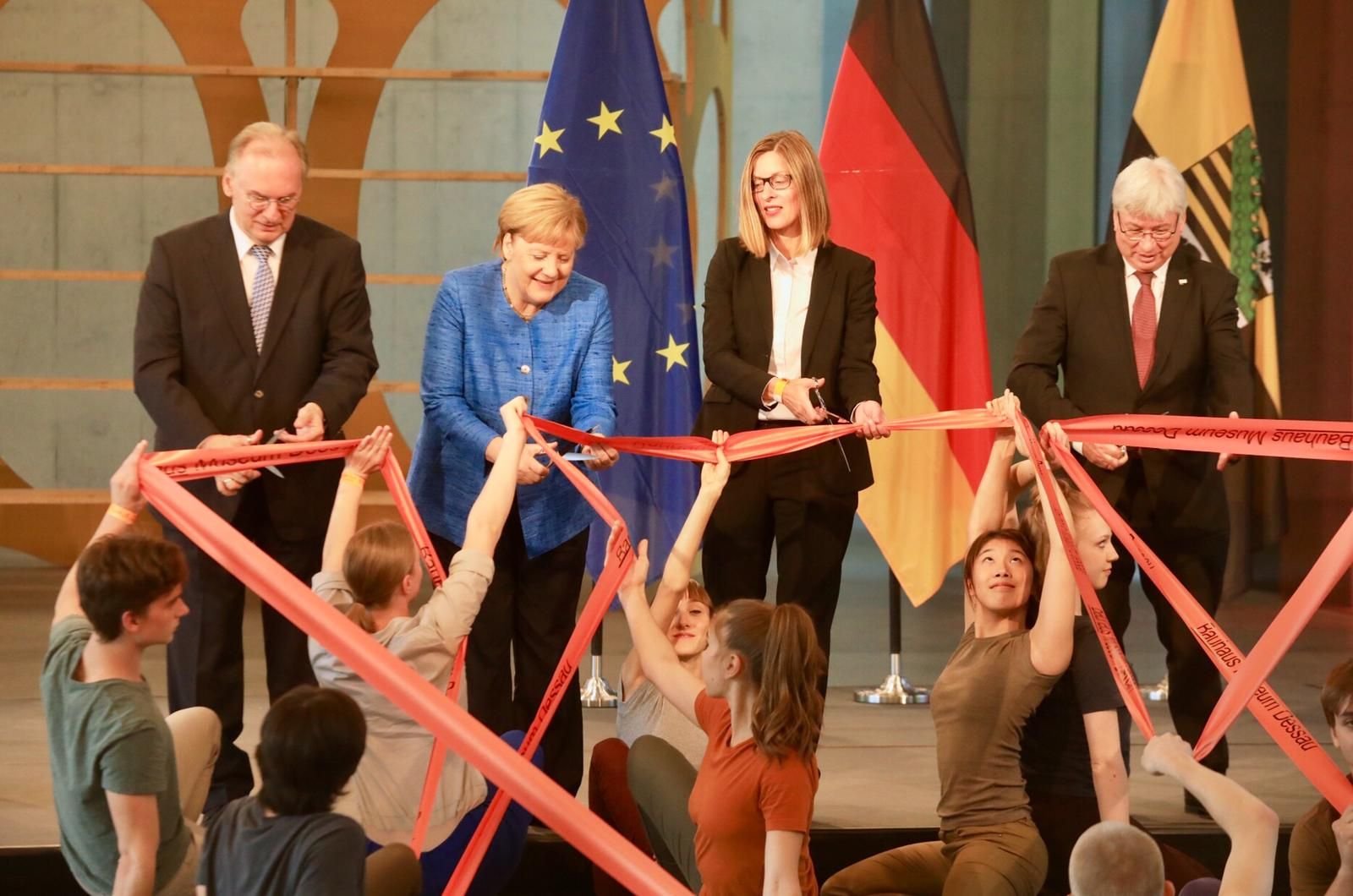 Der Banddurchschnitt zur Eröffnung des Museums.