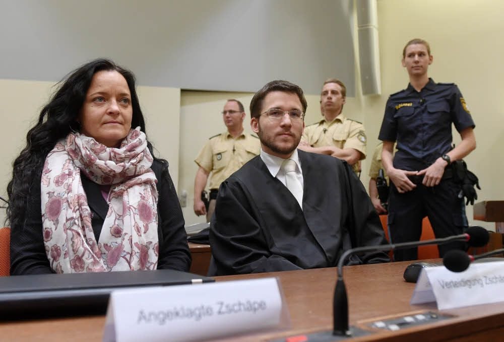 Beate Zschäpe mit ihrem Verteidiger