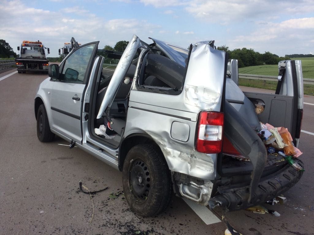 Ein Geisterfahrer hat am Abend auf der A9 zwischen Naumburg und Droyßig einen schweren Unfall verursacht.