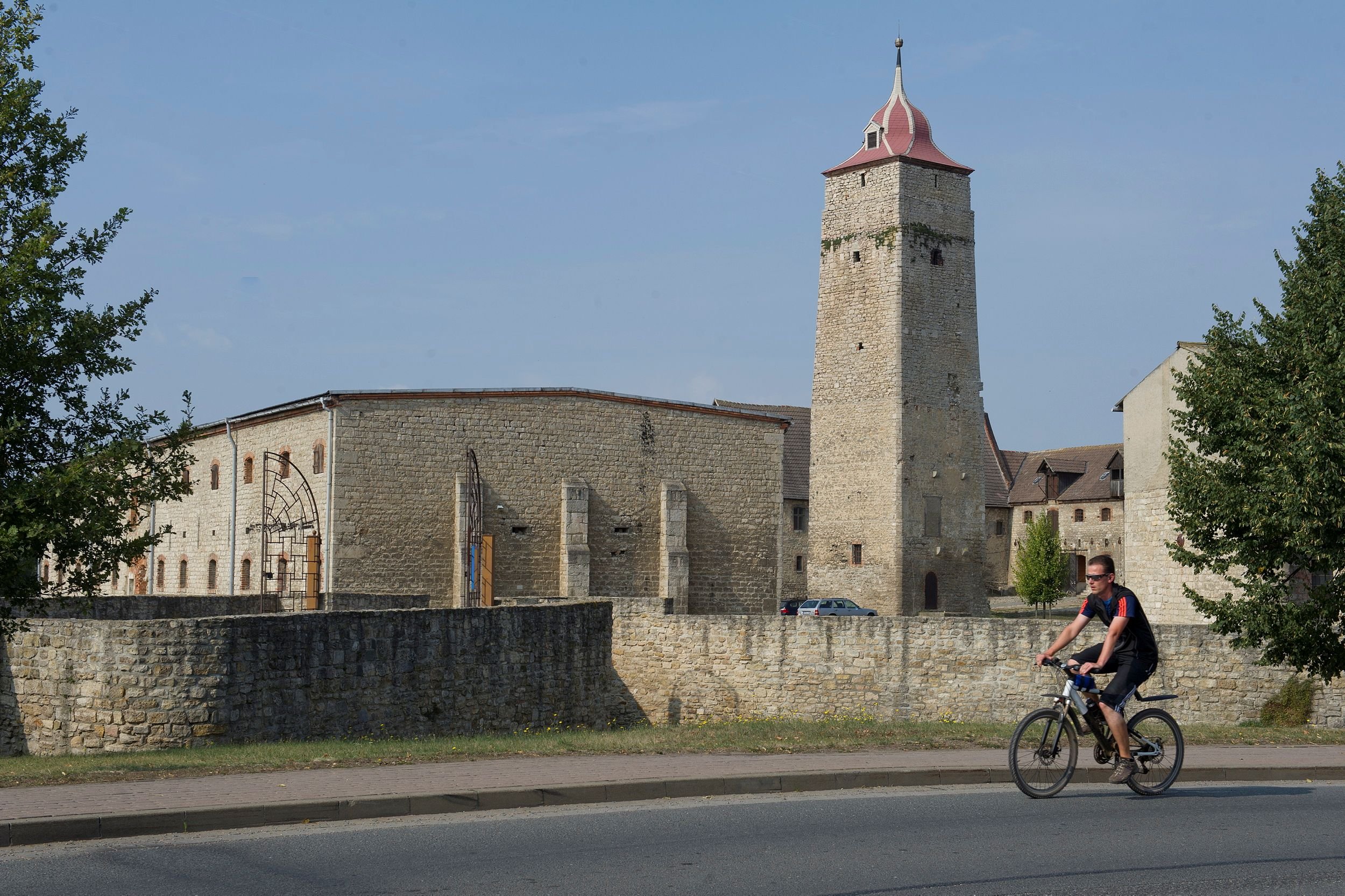 Blick auf die Burg in Hausneindorf