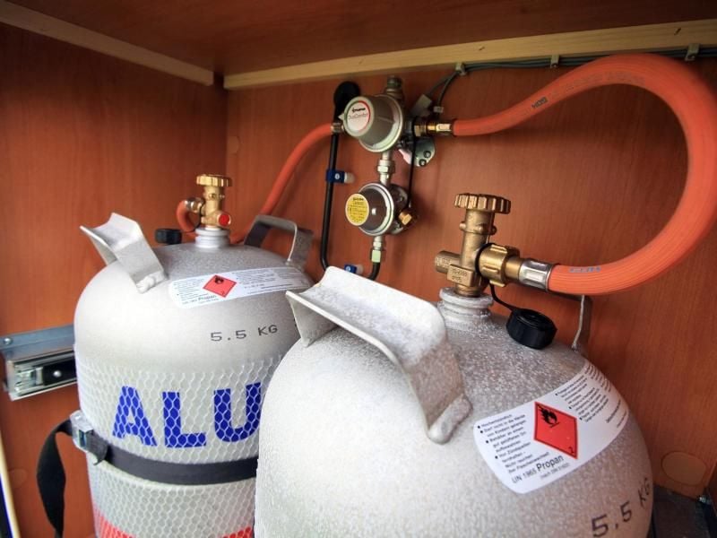 Alle zwei Jahre sollten Besitzer von Freizeitfahrzeugen auch weiterhin ihre Flüssiggasanlage fachmännisch kontrollieren lassen. Foto: Bodo Marks/dpa-tmn