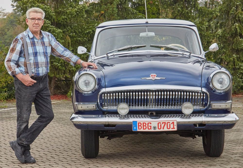 Johannes Wengorz aus Bernburg fährt einen Wolga M21. Mit genau so einem Modell war er mit seiner Band in den 1970ern unterwegs.