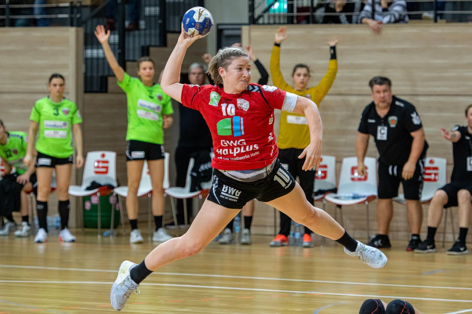 Nadine Smit beim Torwurf für die Wildcats im Heimspiel gegen die Füchse Berlin.