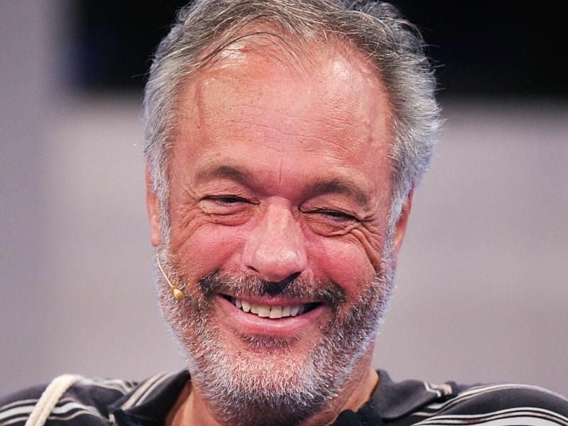 Ronald Schill, ehemaliger Amtsrichter und Innensenator von Hamburg, sitzt in der Fernsehshow "Promi Big Brother" auf der Bühne. Foto: Henning Kaiser/Archiv