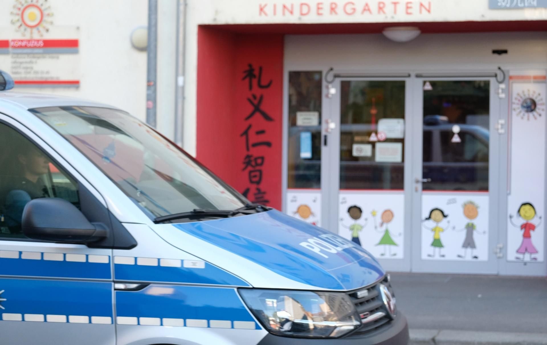Weil die Änderung des Speiseplans zweier Leipziger Kitas viel Wirbel auslöste, schaltete sich sicherheitshalber die die Polizei ein.