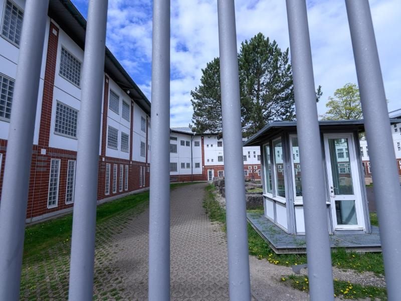 Ansicht eines Innenhofs in der JVA Weiterstadt. Foto: Silas Stein/dpa/Archivbild