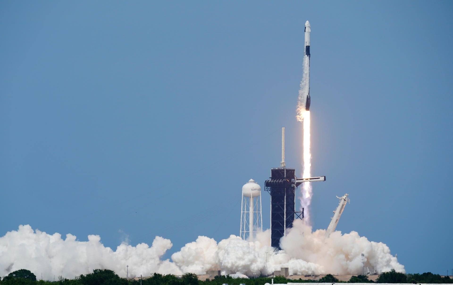 Liftoff: Die Falcon-9-Rakete mit den NASA-Astronauten Doug Hurley und Bob Behnken startet zur Internationalen Raumstation.