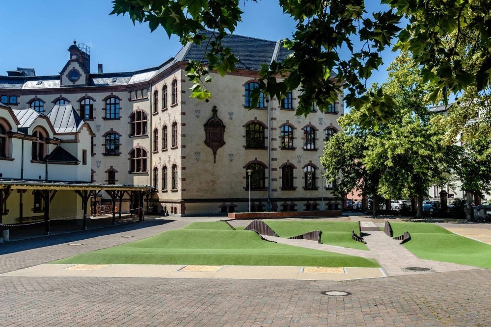 Wieder schön: die Wellenanlage vor der Diesterwegschule