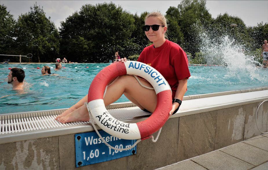 Andere gehen zum Fußball, Vanessa Nachtwey schwimmt lieber - und engagiert sich bei der DLRG.