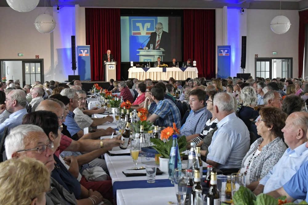 Rund 350 Genossenschaftsmitglieder und Gäste kamen zur Generalversammlung der Volksbank Dessau-Anhalt in den Golfpark.
