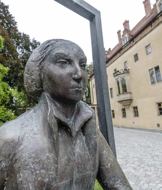 Katharina von Bora in Bronze, zu sehen auf dem Lutherhof