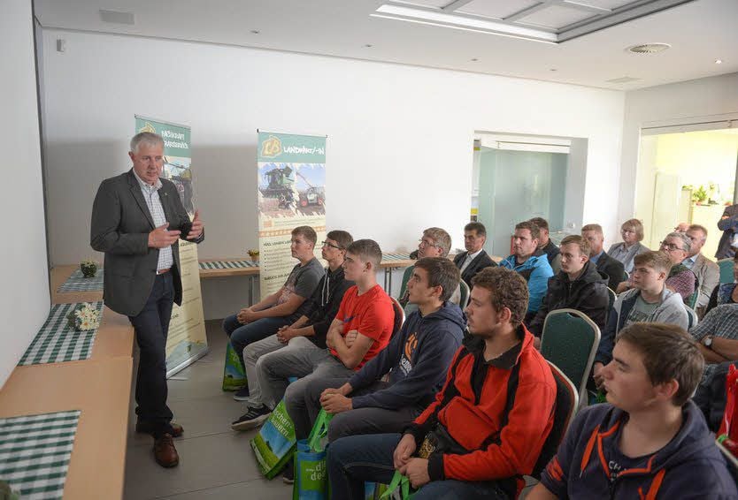 Olaf Feuerborn stellte die Arbeit in der Landwirtschaft vor.