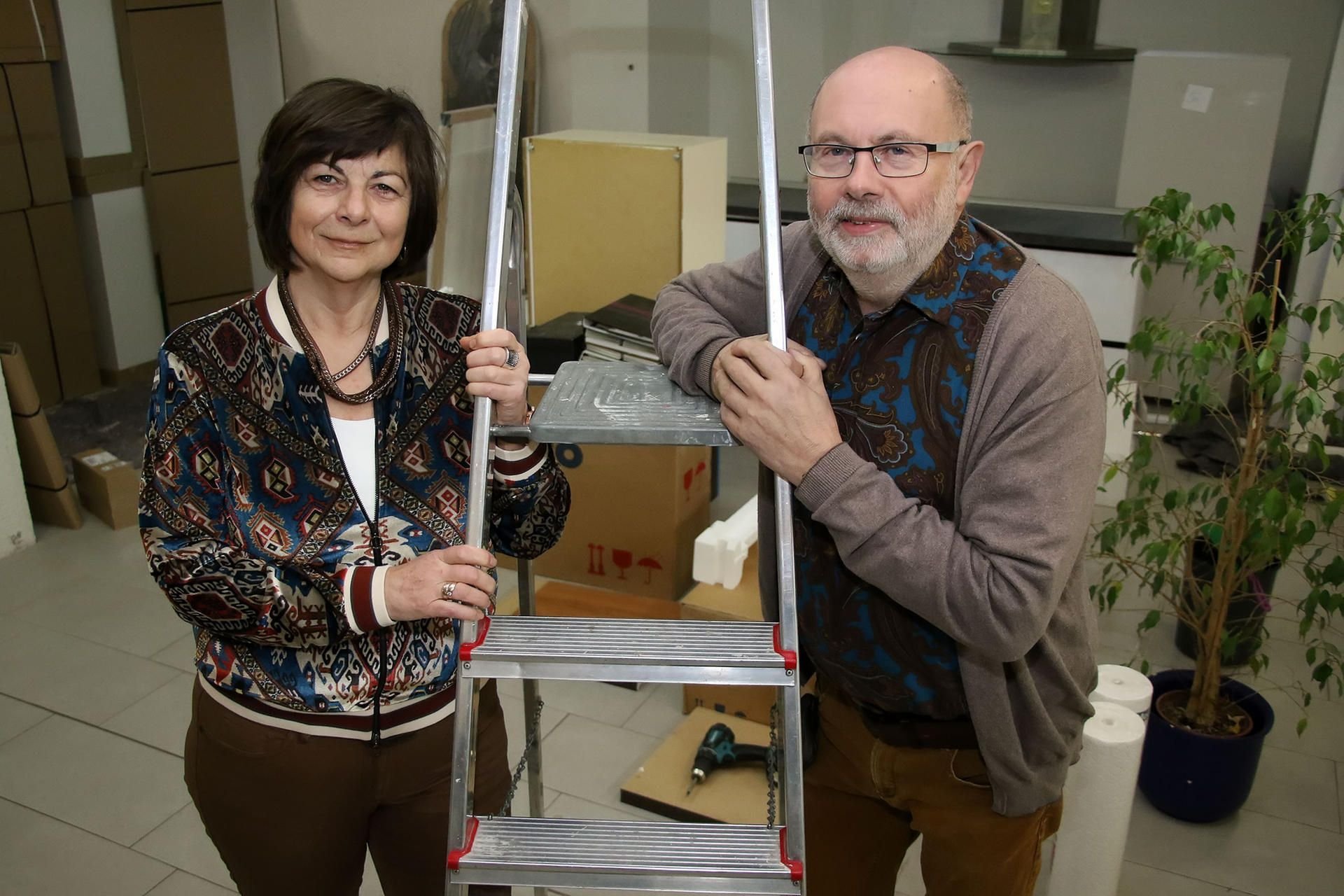 Sangerhausen: Kerstin und Dietmar Bödewig in ihrem Küchenstudio, das aktuell umgebaut wird.