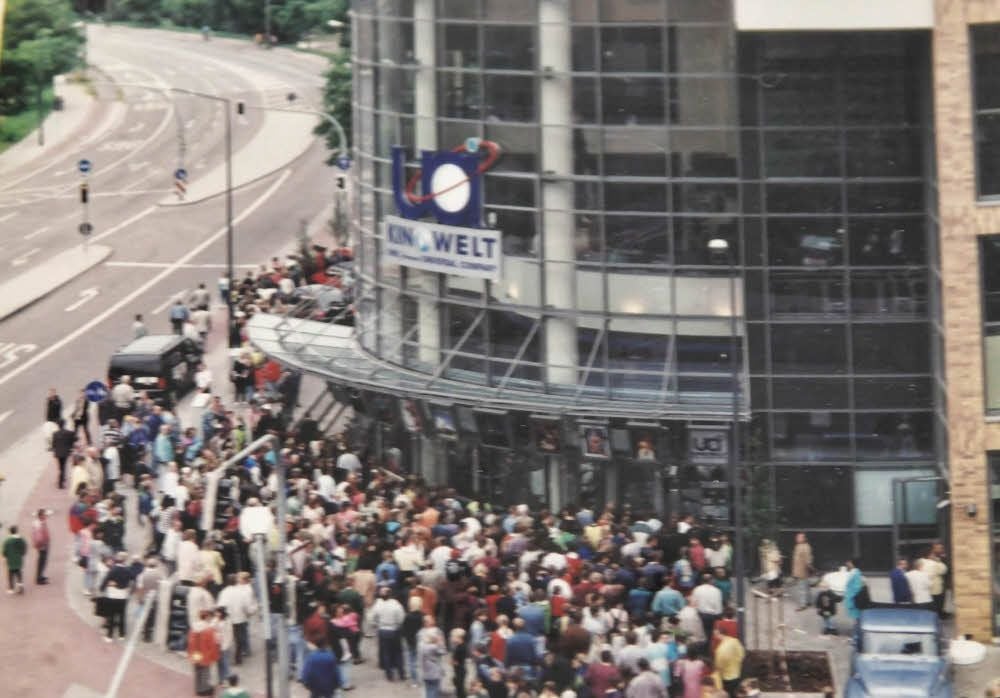 Ansturm am Eröffnungstag im Juli 1998.