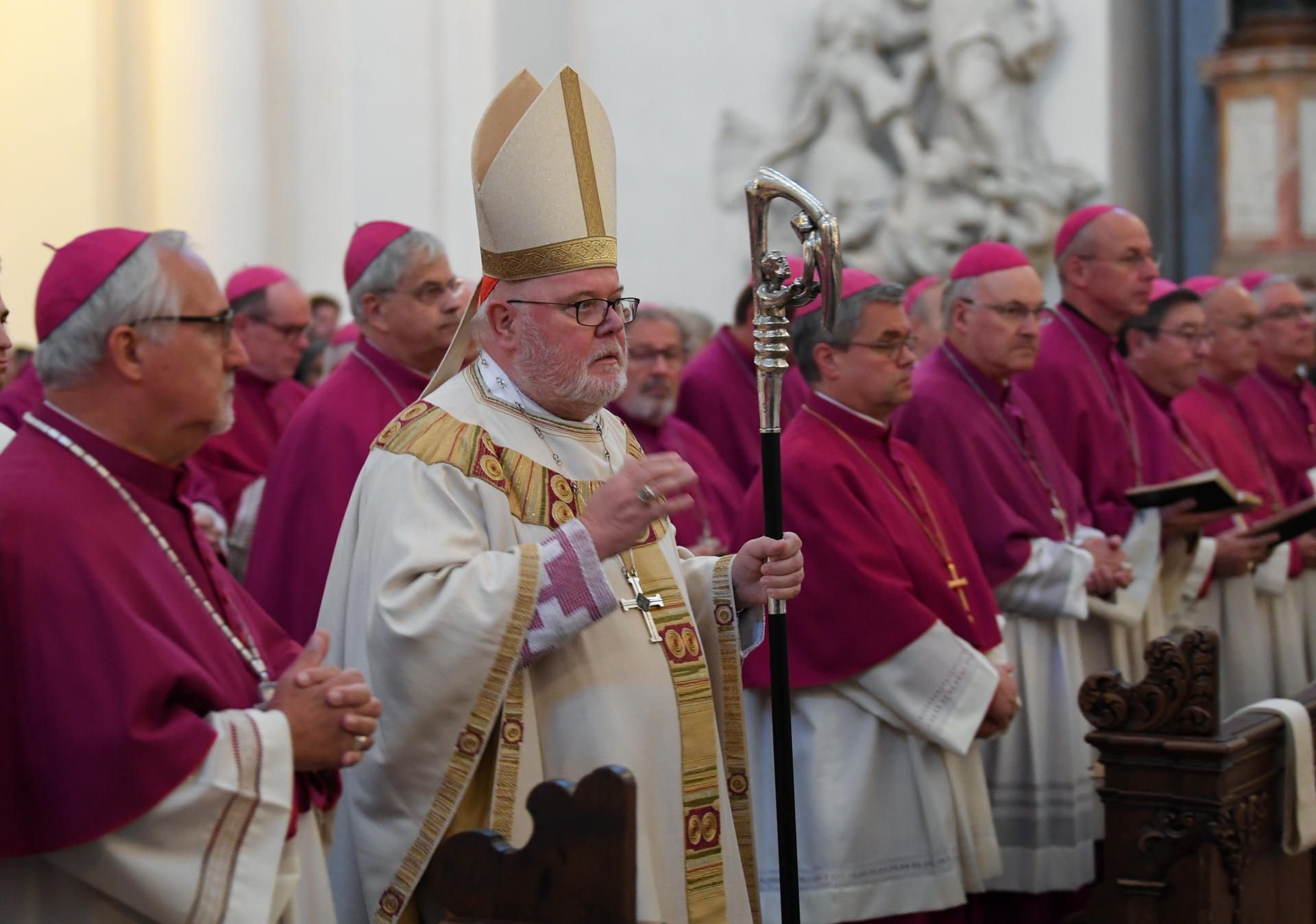 Kardinal Reinhard Marx (M.) im Eröffnungsgottesdienstes der Herbst-Vollversammlung in Fulda