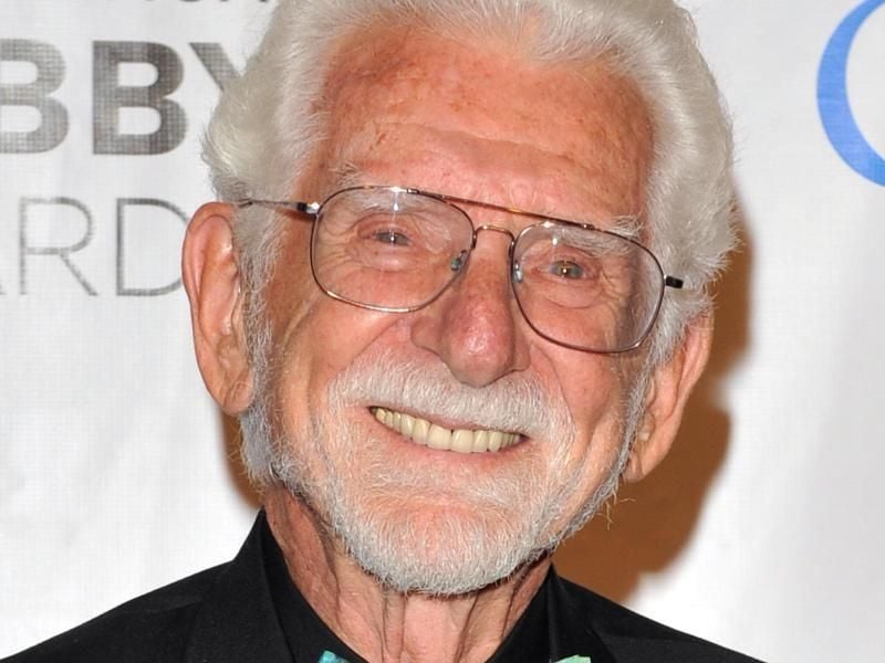 Handy-Pionier Martin Cooper im Jahr 2011. Vor mehr als 40 Jahren führte er das erste Telefongespräch mit einem Handy. Foto: Jason Szenes, EPA