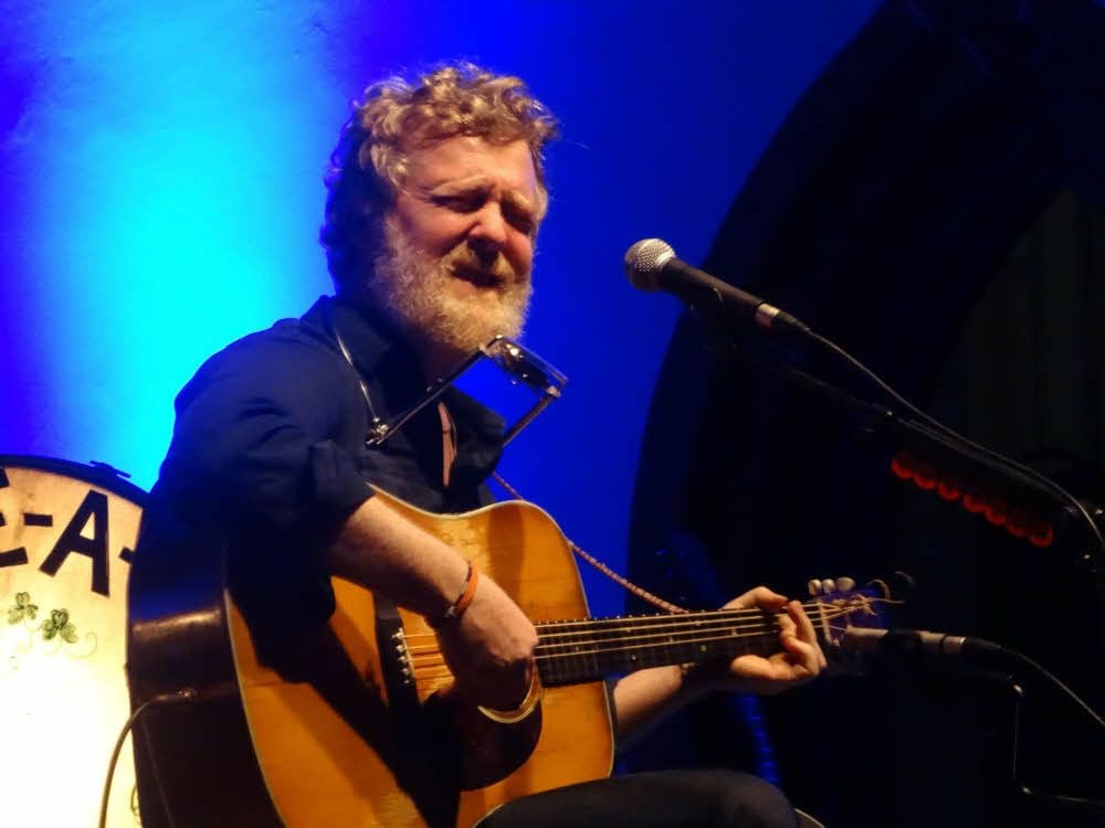 Glen Hansard zaubert mit seiner Gitarre magische Momente.