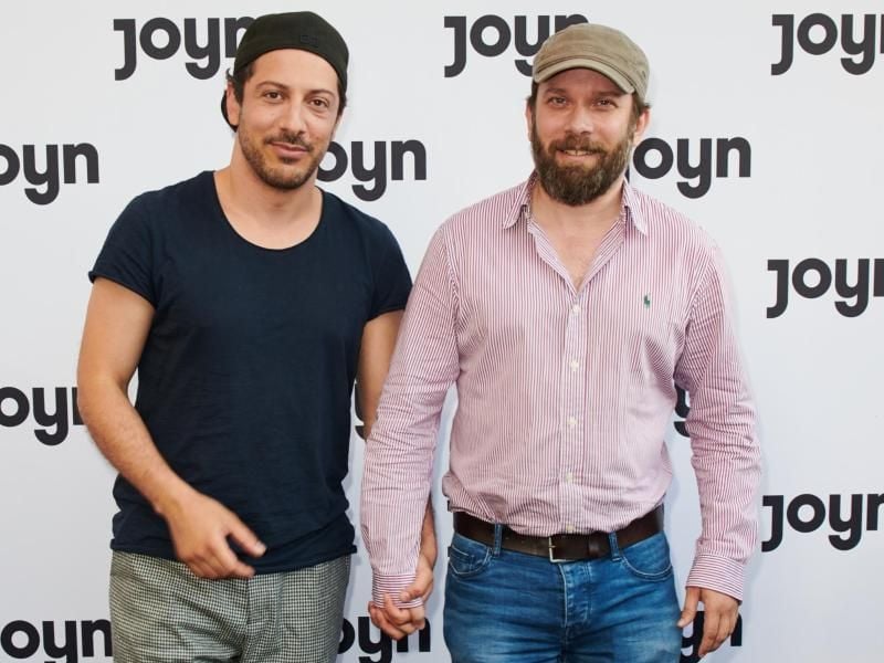Buddys: Fahri Yardim (l) und Christian Ulmen. Foto: Annette Riedl