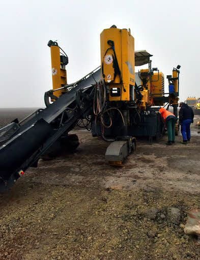 Mit dieser Technik wurden die Betonspuren für die Umleitung nach Lobitzsch gebaut.